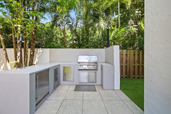 Boca Raton Por La Mar, 755 W Fern Dr, Boca Raton, Florida 33432, image 1