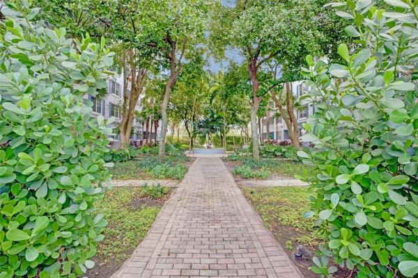 Bermuda Cay, 631 E Woolbright Rd #207, Boynton Beach, Florida 33435, image 1