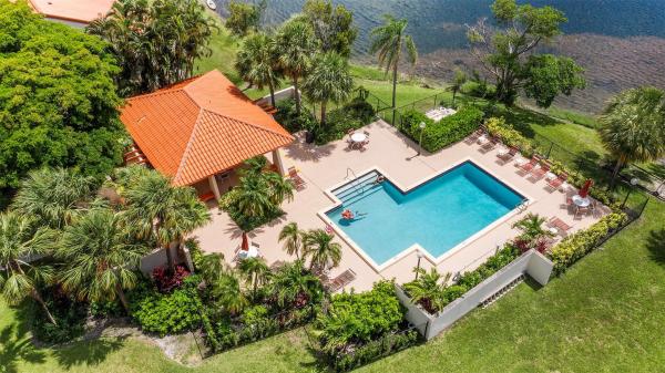 405 Liberty Ct, Deerfield Beach, Florida 33442, image 1