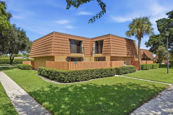 Village Of Sandalwood Lakes North, 236 Charter Way, West Palm Beach, Florida 33407, image 1