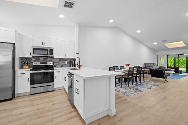 Palm Chase Lakes, 10051 Andrea Ln #B, Boynton Beach, Florida 33437, image 1