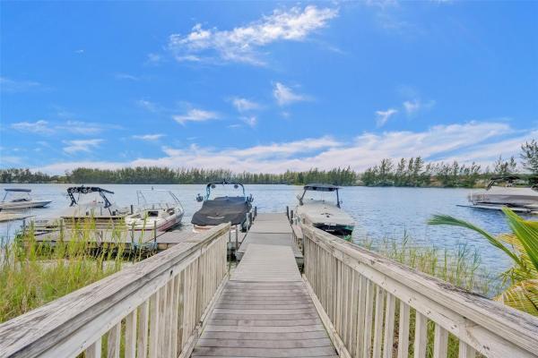 San Briana At Crystal Lake, 4059 Crystal Lake Dr, Deerfield Beach, Florida 33064, image 1