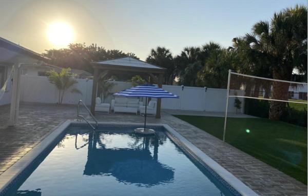 Crystal Lake, 1070 NW 45th St, Deerfield Beach, Florida 33064, image 1