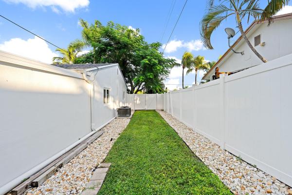 Mudano, 5521 Parker Ave, West Palm Beach, Florida 33405, image 1