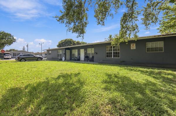 Robertson Park, 353 SW 19th Ave #1-3, Fort Lauderdale, Florida 33312, image 1