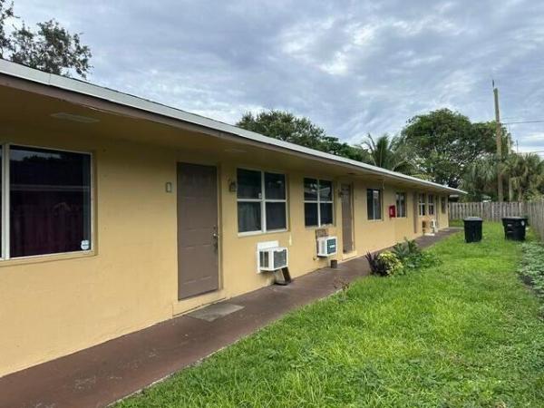 Lake Worth Town, 1014 S M St #1, Lake Worth Beach, Florida 33460, image 1