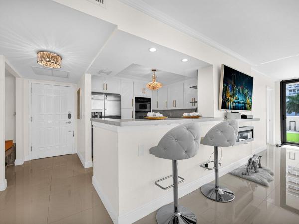 Avant Garde, 2049 S Ocean Dr #209, Hallandale Beach, Florida 33009, image 1