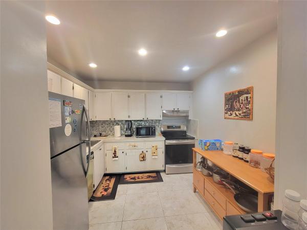 Oakbrook Village, 8260 SW 24th St #6214, North Lauderdale, Florida 33068, image 1