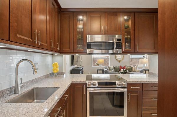 Petite, 108 NE 22nd St, Wilton Manors, Florida 33305, image 1