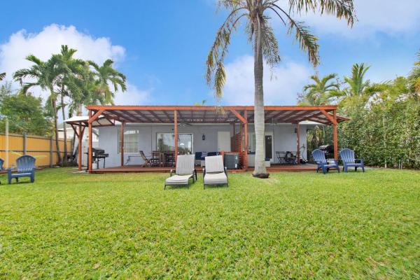 Sunset Lake Park, 1031 SW 3rd St, Hallandale Beach, Florida 33009, image 1