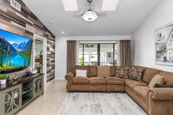Laurel Club, 4550 Biddeford Ave #38, West Palm Beach, Florida 33417, image 1