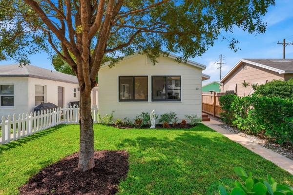Lake Worth Town, 327 N H St, Lake Worth Beach, Florida 33460, image 1