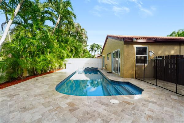 Hammocks At Riverglen, 4387 NW 1st Dr, Deerfield Beach, Florida 33442, image 1