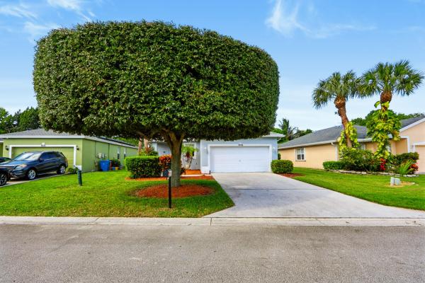 Park Hill Estates, 1024 Park Hill Dr, Haverhill, Florida 33417, image 1