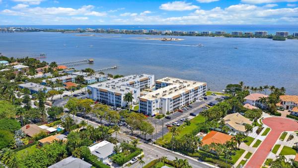 1516 S Lakeside Dr #106, Lake Worth Beach, Florida 33460, image 1
