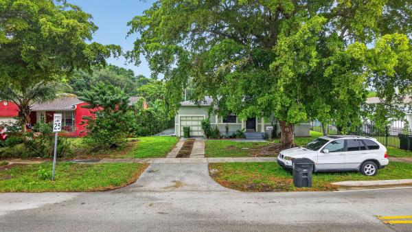 Lamor Estates, 1385 NE 131st St, North Miami, Florida 33161, image 1