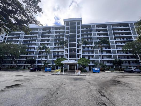 Palm-Aire Country Club 53, 2900 N Course Dr #305, Pompano Beach, Florida 33069, image 1