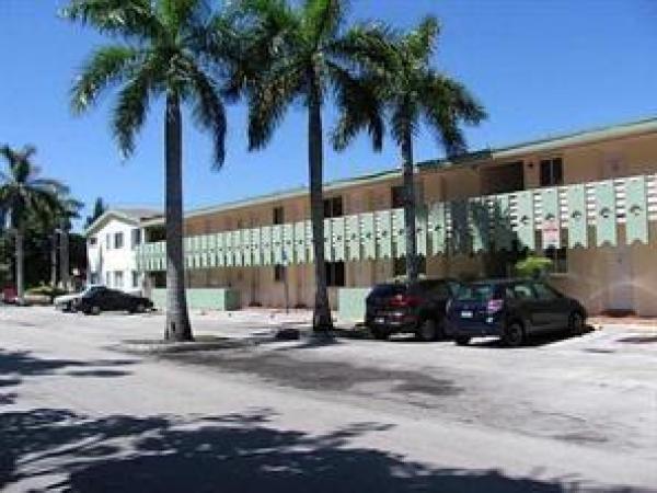 Olas Azules, 980 NE 170 St #102, North Miami Beach, Florida 33162, image 2