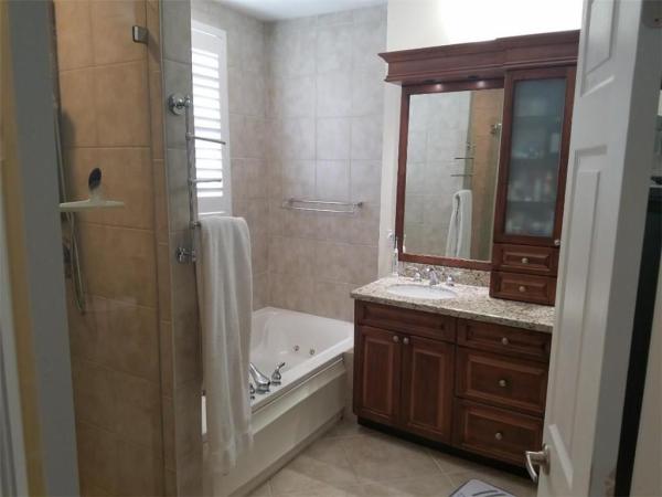 Manor Oaks Townhomes, 2685 NE 9th Ave #8, Wilton Manors, Florida 33334, image 3