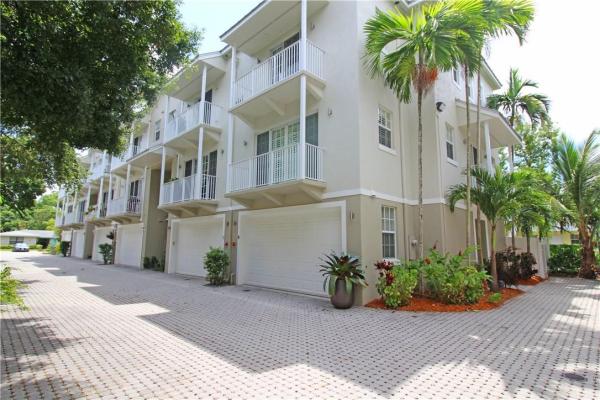 Manor Oaks Townhomes, 2685 NE 9th Ave #8, Wilton Manors, Florida 33334, image 1