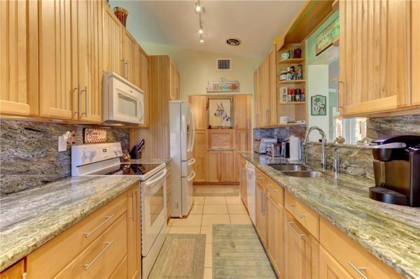 Hollywood Homesites, 1530 Shenandoah St, Hollywood, Florida 33020, image 2