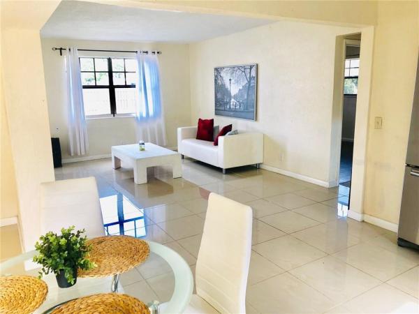 Twin Lakes South, 1080 NW 41st St, Oakland Park, Florida 33309, image 1