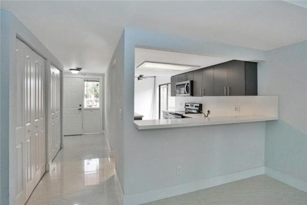 Quincey Park, 10032 SW 16th St, Pembroke Pines, Florida 33025, image 2