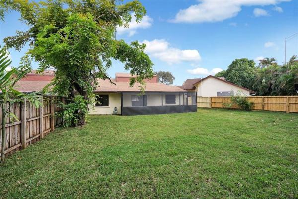 Quincey Park, 10032 SW 16th St, Pembroke Pines, Florida 33025, image 3