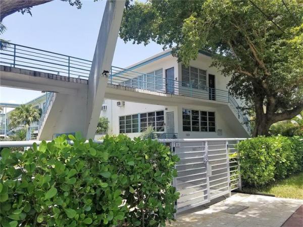 The Esquire House, 4720 Pine Tree Dr #5, Miami Beach, Florida 33140, image 1