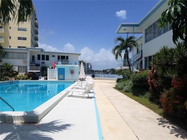 The Esquire House, 4720 Pine Tree Dr #5, Miami Beach, Florida 33140, image 3