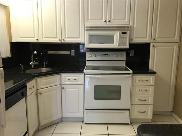 Karanda Village 5, 3321 NW 47th Ave #3239, Coconut Creek, Florida 33063, image 1