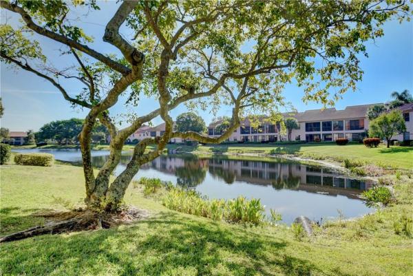 Carrara Village, 5250 Europa Dr #F, Boynton Beach, Florida 33437, image 1