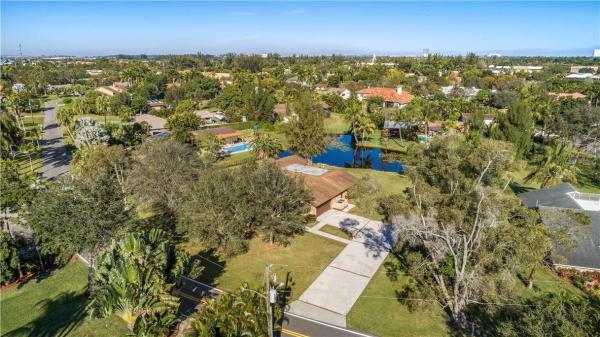 Plantation Acres, 12021 Tara Dr, Plantation, Florida 33325, image 2