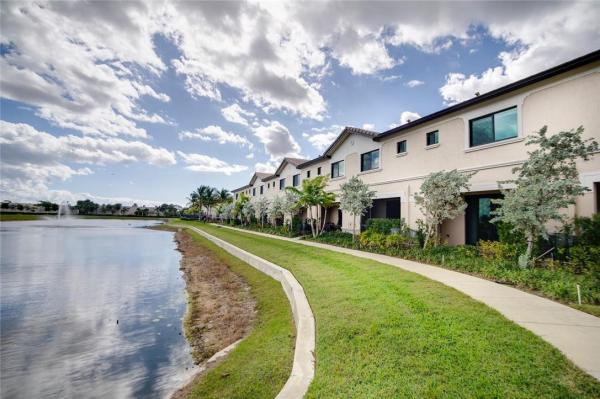 Eastside Village, 4216 N Dixie Hwy #53, Oakland Park, Florida 33334, image 1