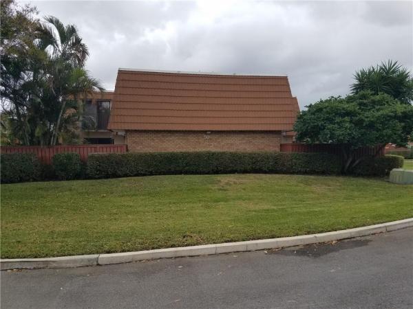 Waterford Courtyards At Crystal Lakes North, 2977 S Waterford Dr #2977, Deerfield Beach, Florida 33442, image 2