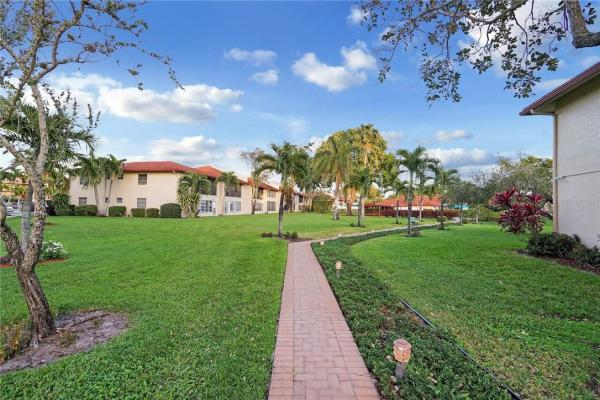 Deauville Village, 6625 S Oriole Blvd #1020, Delray Beach, Florida 33446, image 2
