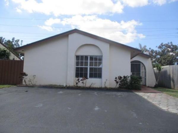 Hacienda Estates, 3406 SW 116th Pl, University Park, Florida 33165, image 2
