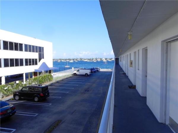 Regency Surf & Racquet Club, 4500 N Flagler Dr #B7, West Palm Beach, Florida 33407, image 2