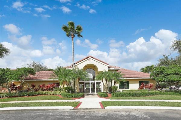 South Palm Place, 7670 Westwood Dr #718, Tamarac, Florida 33321, image 1