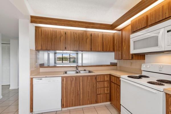 Whitehall At Camino Real, 6037 Balboa Cir #305, Boca Raton, Florida 33433, image 2