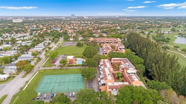 Lago West, 400 Commodore Dr #212, Plantation, Florida 33325, image 1