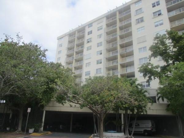 Stanton House, 6900 Bay Dr #8-J, Miami Beach, Florida 33141, image 2