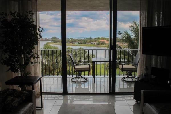 Lakeshore Club, 1830 Embassy Dr #411, West Palm Beach, Florida 33401, image 2