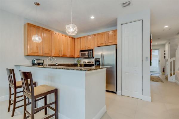 Vizcaya Townhomes At Palm-Aire, 4086 W Palm Aire Dr #16, Pompano Beach, Florida 33069, image 1