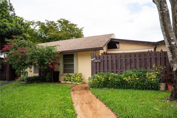 Villas At Carriage Hills, 119 Essex Rd #2-25, Hollywood, Florida 33024, image 2