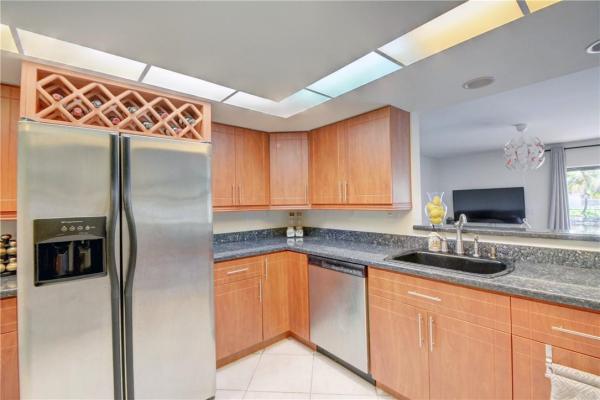 Fairway Cove, 9905 Fairway Cove Ln, Plantation, Florida 33324, image 1