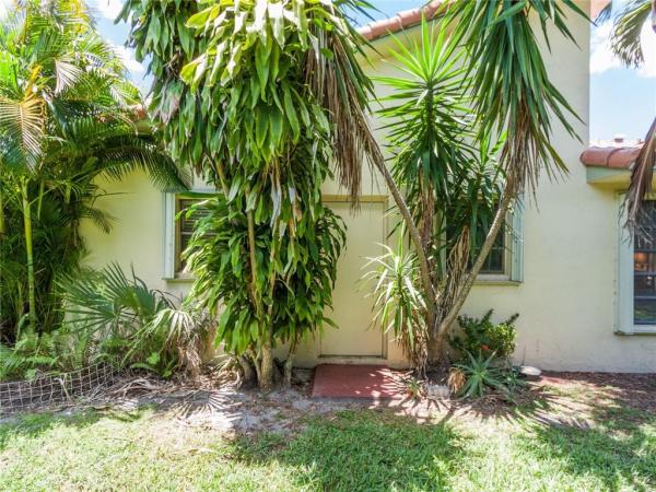 Alhambra Circle, 2250 Malaga Ct, Davie, Florida 33324, image 2