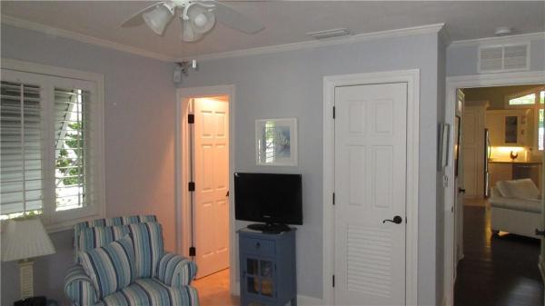 Middle River Manor, 2200 NE 17th Ter, Wilton Manors, Florida 33305, image 1