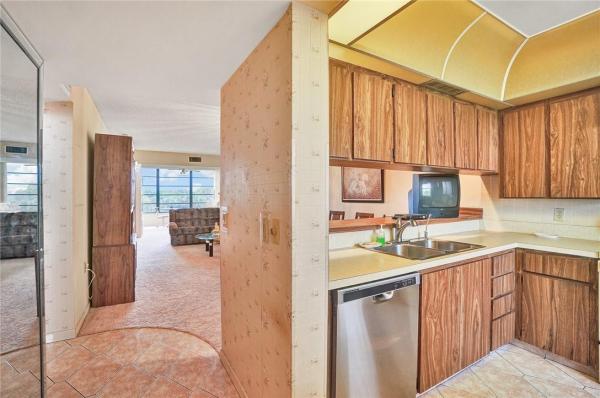 Whitehall Of Pine Island Ridge, 1510 Whitehall Dr #405, Davie, Florida 33324, image 3