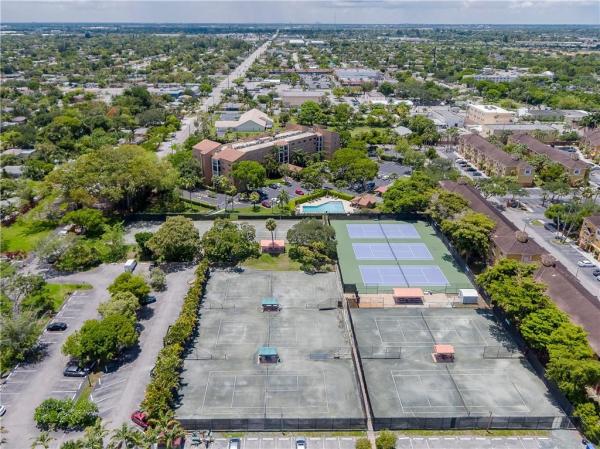 Tennis Club 2 Courts, 701 NW 19th St #200, Fort Lauderdale, Florida 33311, image 3
